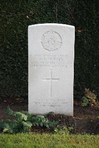 Halle Communal Cemetery - Le Dain, B E